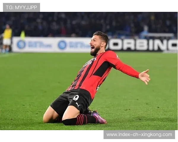 AC米兰三脚配合攻入禁区，吉鲁转身劲射破网