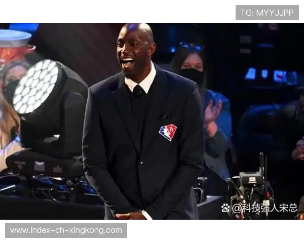 加内特怒喷小将：你根本不配说自己是巨星